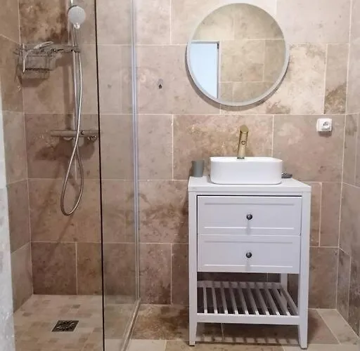 Au Petit Bonheur, Centre St-raphaël, 8min à Pied